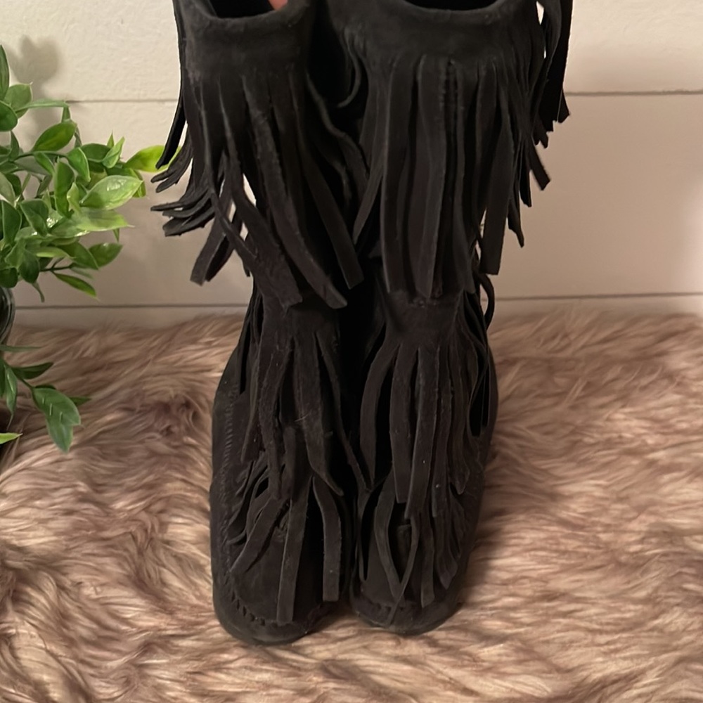 Minnetonka 3 Layer Fringe Boot Black Suede Size 10 - image 4